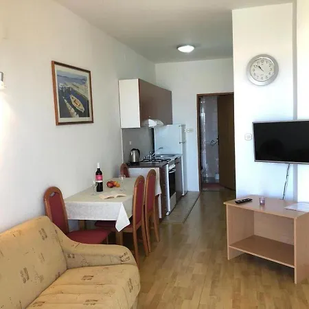 Apartman Apartments With A Parking Space Mandre, Pag - 12409